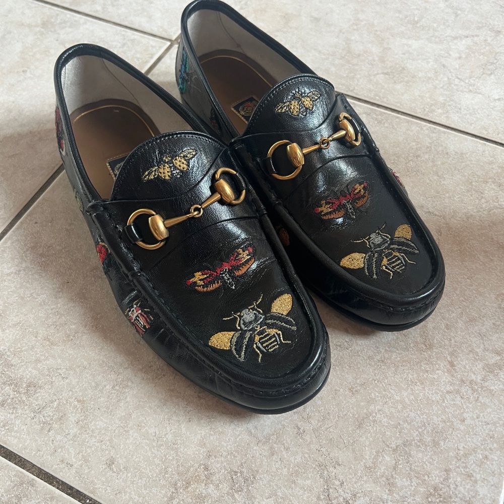 Authentic Gucci Black Leather Embroidered Bee Horsebit Loafers (Size 5)